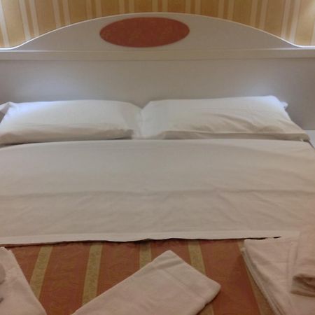 Rome Palace Hotel Стая снимка