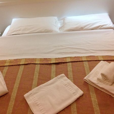 Rome Palace Hotel Стая снимка