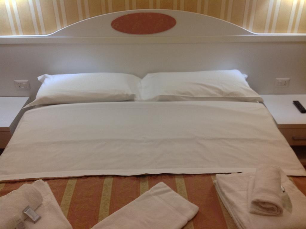 Rome Palace Hotel Стая снимка