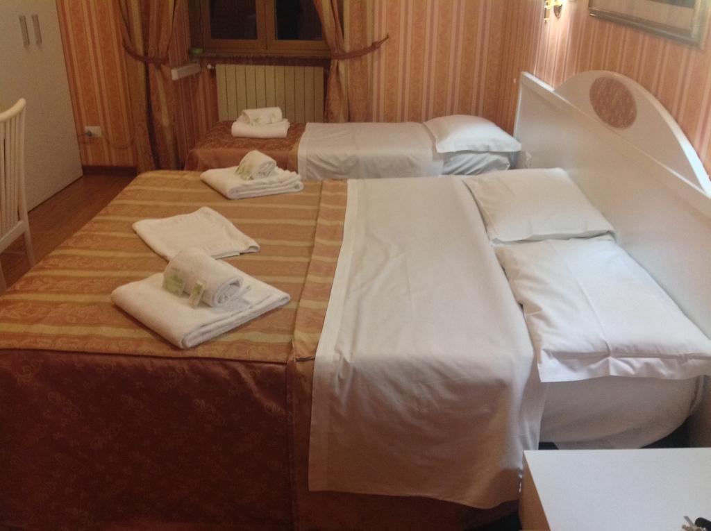 Rome Palace Hotel Стая снимка